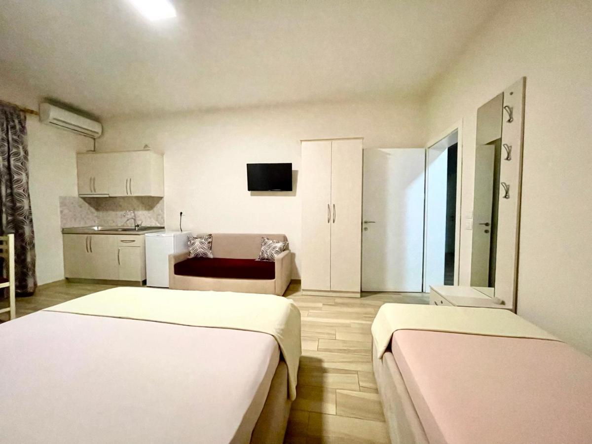 דורס Villa Dedej מראה חיצוני תמונה